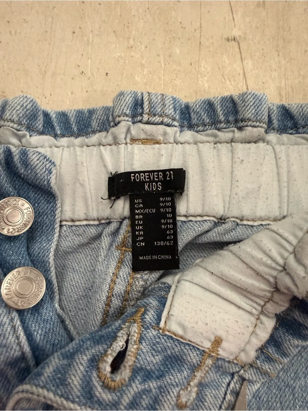 Forever 21 Girls Light Wash Distressed Straight Leg Jeans Size 9/10